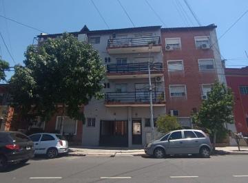 Departamento · 56m² · 4 Ambientes · 2 Cocheras · Venta 2 Dorm., Balcón y Cochera. Avell Ctro
