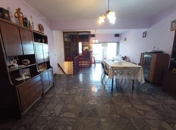 Casa · 464m² · 6 Ambientes · 1 Cochera · Venta Casa Patio, Terraza, Oportunidad Estratégica