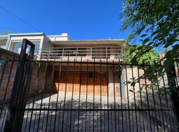 Casa · 400m² · 5 Ambientes · 1 Cochera · Casa en Venta - 4 Dorm. 2 Baños - Córdoba