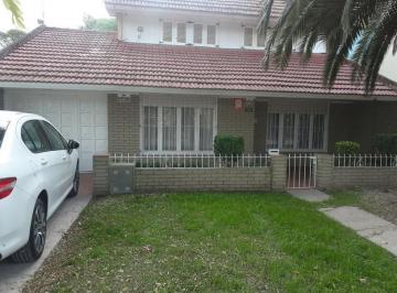Casa · 310m² · 7 Ambientes · 3 Cocheras · Casa en Venta - 4 Dorm. 3 Baños 3 Cocheras - 310 m² - Mar del Plata