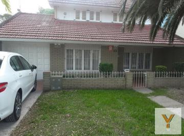 Casa · 310m² · 7 Ambientes · 3 Cocheras · Casa en Venta - 4 Dorm. 3 Baños 3 Cocheras - 310 m² - Mar del Plata