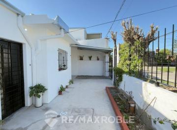 Casa · 50m² · 3 Ambientes · 1 Cochera · Casa en Venta Los Hornos Reciclada 2 Dorm.