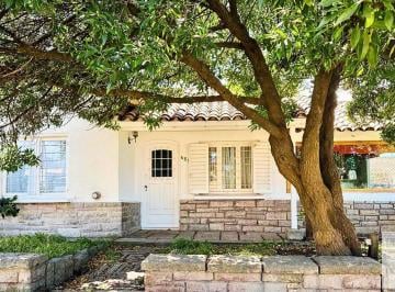 Casa · 73m² · 5 Ambientes · Casa en Venta - 3 Dorm. 2 Baños - 123 m² - Mar del Plata