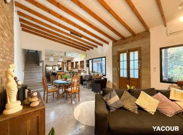Casa · 298m² · 7 Ambientes · 2 Cocheras · Casa en Venta - 5 Dorm. 3 Baños - Villa Elvira