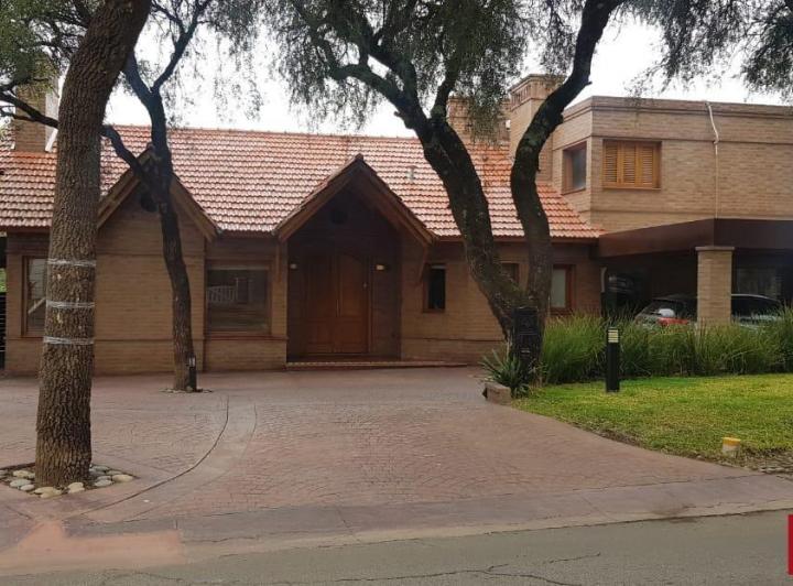 Casa · 390m² · 4 Ambientes