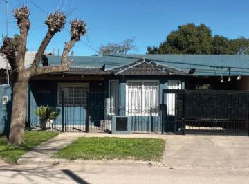 Casa · 120m² · 3 Ambientes · Casa en Venta. 2 Dorm. 1 Baño - Capitán Sarmiento