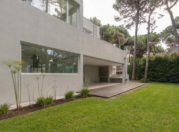Casa · 314m² · 5 Ambientes · Casa en Venta - 3 Dorm. 3 Baños - Pinamar