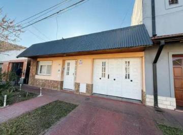 Casa · 164m² · 6 Ambientes · 1 Cochera · Venta Casa Excelente Edo. 4 Dorm