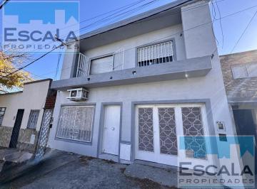 Casa · 180m² · 5 Ambientes · 1 Cochera · Casa en Rosario