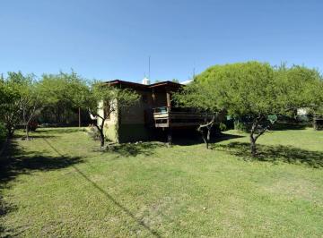 Casa de 5 ambientes, Unquillo · Casa de en Cabana - Entorno Natural y Terreno Parquizado