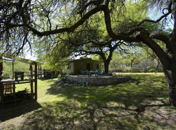Casa de 5 ambientes, Unquillo · Casa de en Cabana - Entorno Natural y Terreno Parquizado