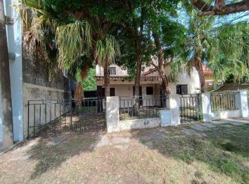 Casa · 127m² · 5 Ambientes · 1 Cochera · Casa 4 Ambientes en Santo Tome!