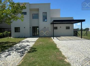 Casa · 188m² · 5 Ambientes · Casa en Venta en San Matias, Escobar, G. B. a. Zona Norte