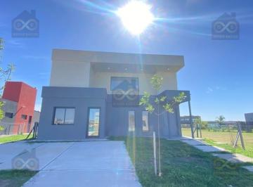 Casa · 149m² · 1 Cochera · Casa en Venta en Santa Lucia, Pilar del Este, Pilar