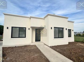 Casa · 136m² · 4 Ambientes · 2 Cocheras · Casa en Venta en Santa Elisa, Pilar del Este, Pilar