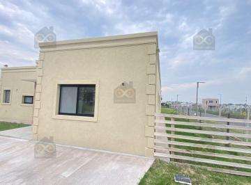 Casa · 120m² · 4 Ambientes · Casa en Venta en Santa Elisa, Pilar del Este, Pilar