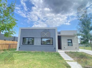 Casa · 175m² · 4 Ambientes · 1 Cochera · Casa en Venta en Santa Lucia, Pilar del Este, Pilar