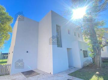 Casa · 148m² · 5 Ambientes · Casa en Venta en Santa Elena, Pilar del Este, Pilar