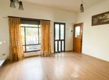 Casa · 224m² · 7 Ambientes · 1 Cochera · Venta Casa a Refaccionar, 4d - con Local Comercial