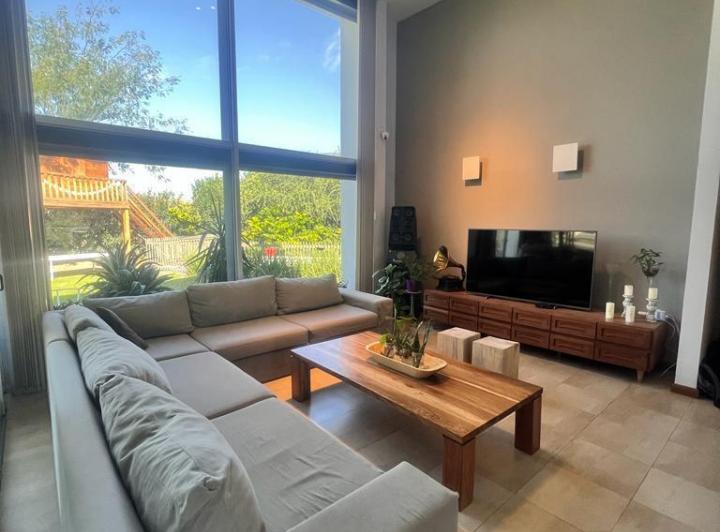 Casa · 350m² · 6 Ambientes