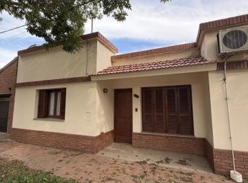 Casa · 135m² · 4 Ambientes · 1 Cochera · Casa en Esperanza - Alvear 1747/65