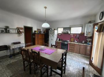 Casa · 95m² · 4 Ambientes · 1 Cochera · Casa en Venta en Los Hornos