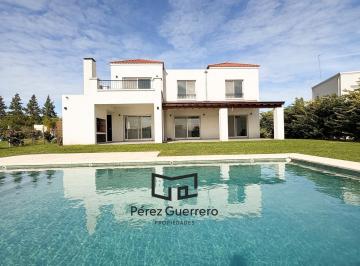 Casa · 210m² · 5 Ambientes · 4 Cocheras · Casa en Alquiler en San Matias a La Laguna 3 Dorm. y Pileta