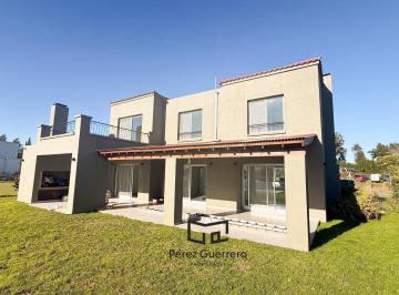 Casa · 210m² · 5 Ambientes · 4 Cocheras · Casa en Alquiler en San Matias a La Laguna 3 Dorm. y Pileta