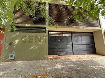 Casa · 191m² · 4 Ambientes · 2 Cocheras · Casa 3 Dorm. a La Venta con Cochera Doble y Pileta, en La Plata