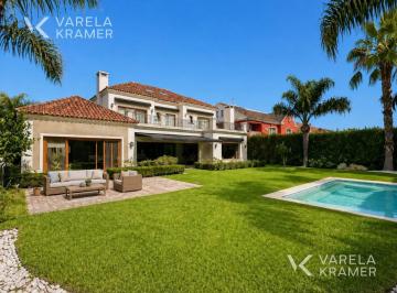 Casa · 324m² · 7 Ambientes · 2 Cocheras · Casa en Venta en La Lomada de Pilar