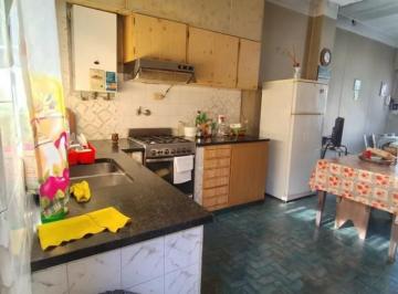 Departamento · 64m² · 3 Ambientes · 1 Cochera · Venta PH a Reciclar 3 Ambientes. Villa Lugano