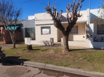 Casa · 54m² · 3 Ambientes · 1 Cochera · Casa en Barrio San Cayetano / Apta Crédito