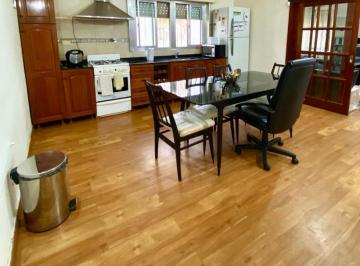 Casa · 80m² · 3 Ambientes · 2 Cocheras · Venta Casa 3 Amb con Cochera en Bernal!