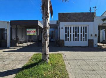 Casa · 170m² · 5 Ambientes · 1 Cochera · Casa B° Padre Respuela