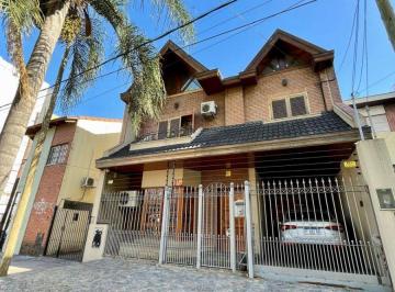 Casa de 5 ambientes, Lanús · Imponente Casa de 5 Ambientes con Parque, Quincho y Cochera P/ 3 Autos!