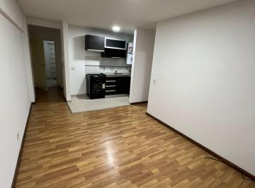 Departamento de 2 ambientes, Rosario · Primer Piso Al Frente con 1 Dormitorio Sobre Calle Laprida!