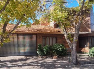 Casa · 272m² · 8 Ambientes · 2 Cocheras · Casa en Gobernador Benegas