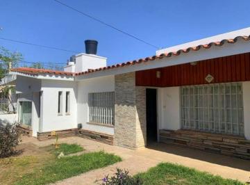 Casa · 170m² · 4 Ambientes · Venta Casa en Barrio Escobar 3 Dorm. | Apta Uso Comercial