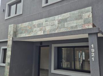 Casa · 84m² · 4 Ambientes · 1 Cochera · Casa 4 Ambientes con Cochera en Quilmes en Venta