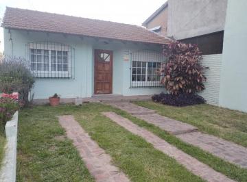 PH · 65m² · 4 Ambientes · 1 Cochera · PH Chalet 3 Amb Al Frente con Entrada de Auto y Fondo Libre Apta Credito!
