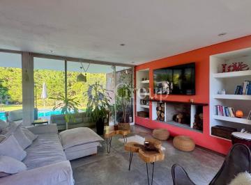 Casa · 194m² · 7 Ambientes · 2 Cocheras · Casa en Venta en El Lucero, Pilar con Jardín y Pileta