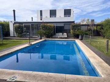 Casa · 160m² · 6 Ambientes · 4 Cocheras · Casa en Lote Interno en El Canton Islas