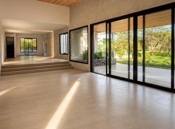 Casa de 6 ambientes, Mendiolaza · En Venta Casa de 1 Planta con Fondo Golf en El Terrón 434 m²