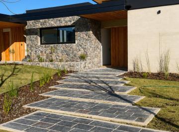 Casa de 6 ambientes, Mendiolaza · En Venta Casa de 1 Planta con Fondo Golf en El Terrón 434 m²