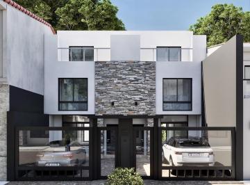 Casa · 133m² · 5 Ambientes · 1 Cochera · Triplex 5 Amb a Estrenar con Jardin Excelente Categoria