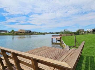 Casa · 158m² · 4 Ambientes · 4 Cocheras · Casa 4 Amb a Estrenar Venta a La Laguna Muelle Piscina Orientacion Norte San Sebastian Area 11