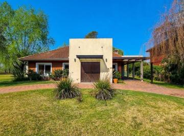 Casa · 200m² · 5 Ambientes · 2 Cocheras · Chalet en Country Boca Ratón C Canchas de Golf y Piscina