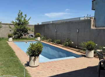 Casa · 360m² · 2 Dormitorios · 2 Cocheras · Casa en Venta Apto Credito en Colonia Caroya