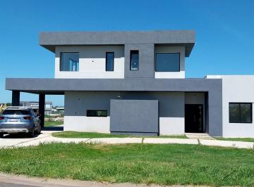 Casa · 160m² · 5 Ambientes · 3 Cocheras · Venta Casa, con Vista a La Laguna - Area 11, San Sebastian. Escobar
