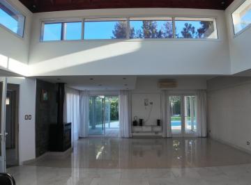 Casa · 232m² · 5 Ambientes · 1 Cochera · Casa 5 Ambientes C/ Pileta - Barrio Privado Malibu